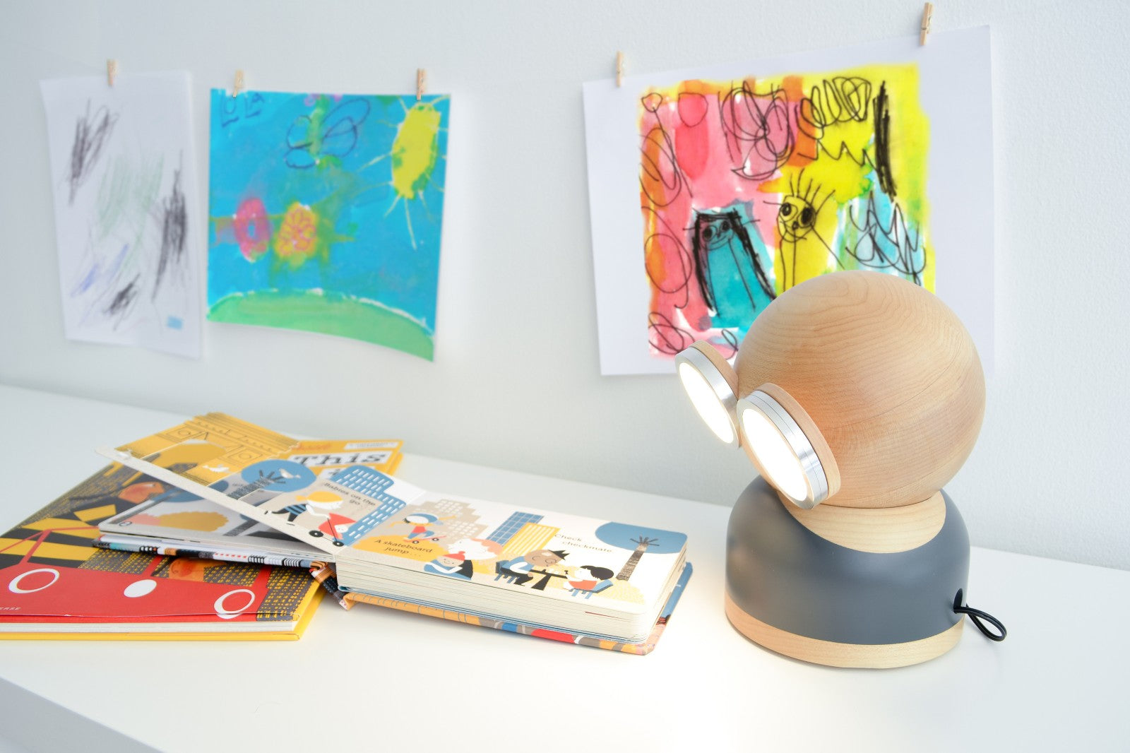 Designnest® GoggleLamp |Mr Watt| Επιτραπέζιο Φωτιστικό από ξύλο σφενδάμου και αλουμίνιο με ρύθμιση φωτεινότητας αφής (red/wood)