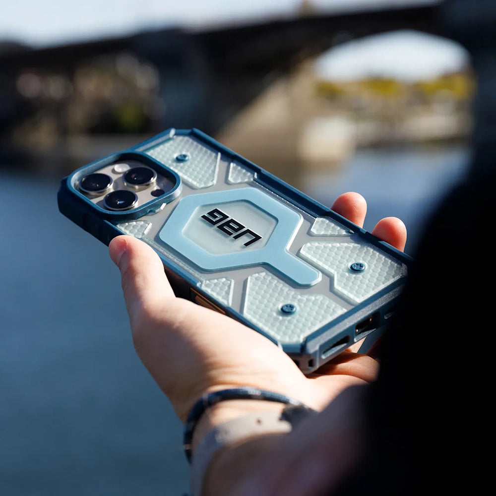 UAG - Pathfinder Clear MagSafe - iPhone 17 Pro Max - Blues Lanyard