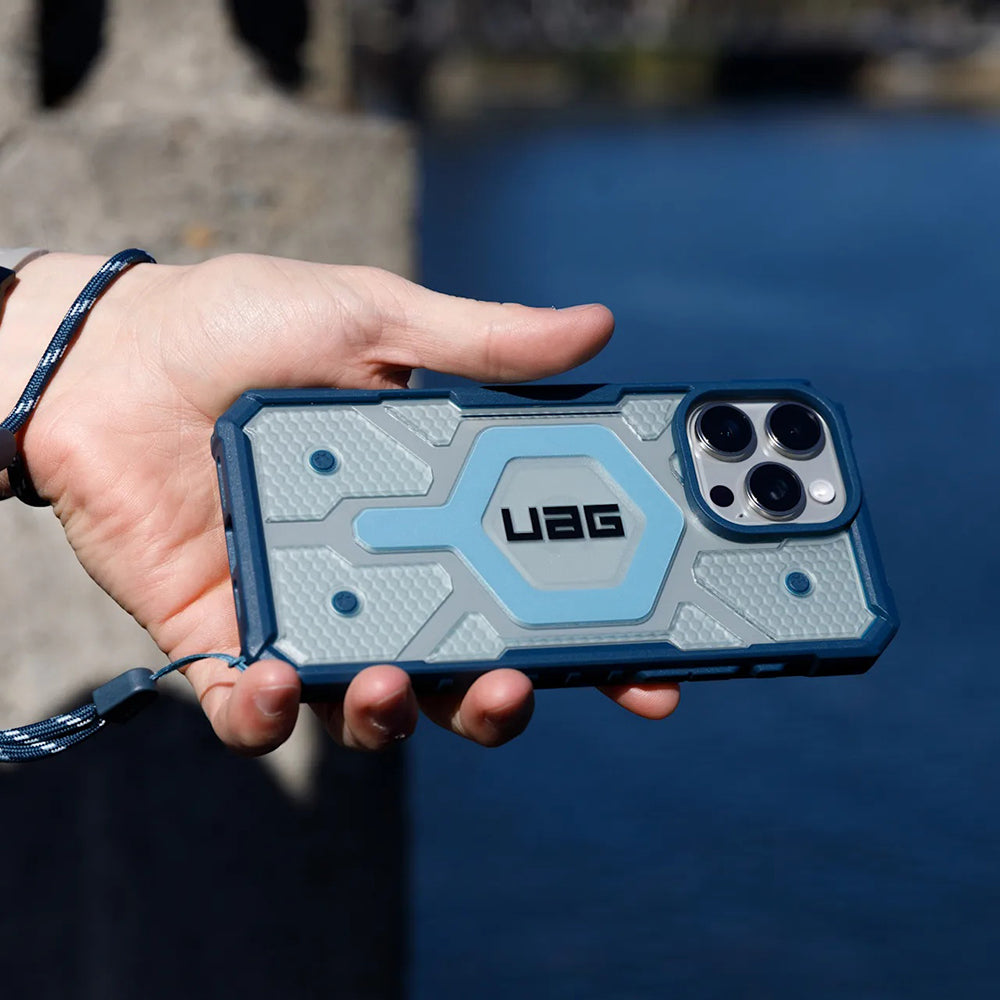 UAG - Pathfinder Clear MagSafe - iPhone 17 Pro - Blues Lanyard