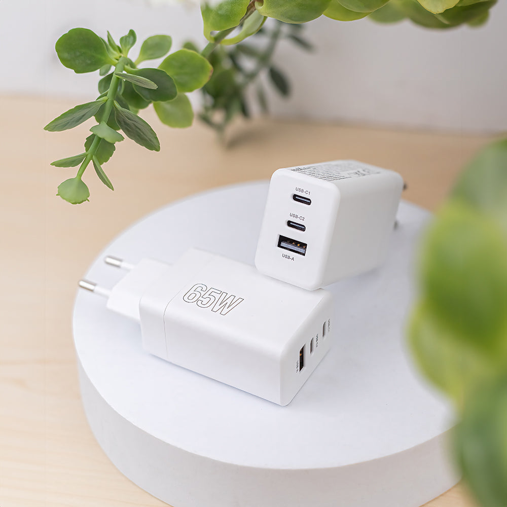 Maxlife MXTC‑08 (65ACC) Φορτιστής Επιτραπέζιος, 2× USB‑C & 1× USB‑A, 65 W – Λευκό