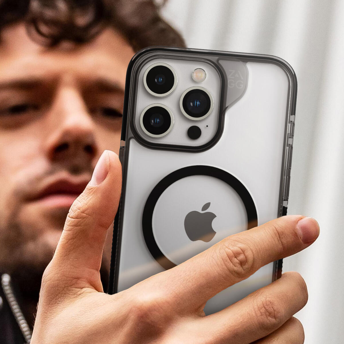 Zagg Santa Cruz Snap Θήκη προστασίας που αντέχει σε πτώσεις έως 4 μέτρα – iPhone 15 Pro Max (Clear/Black)