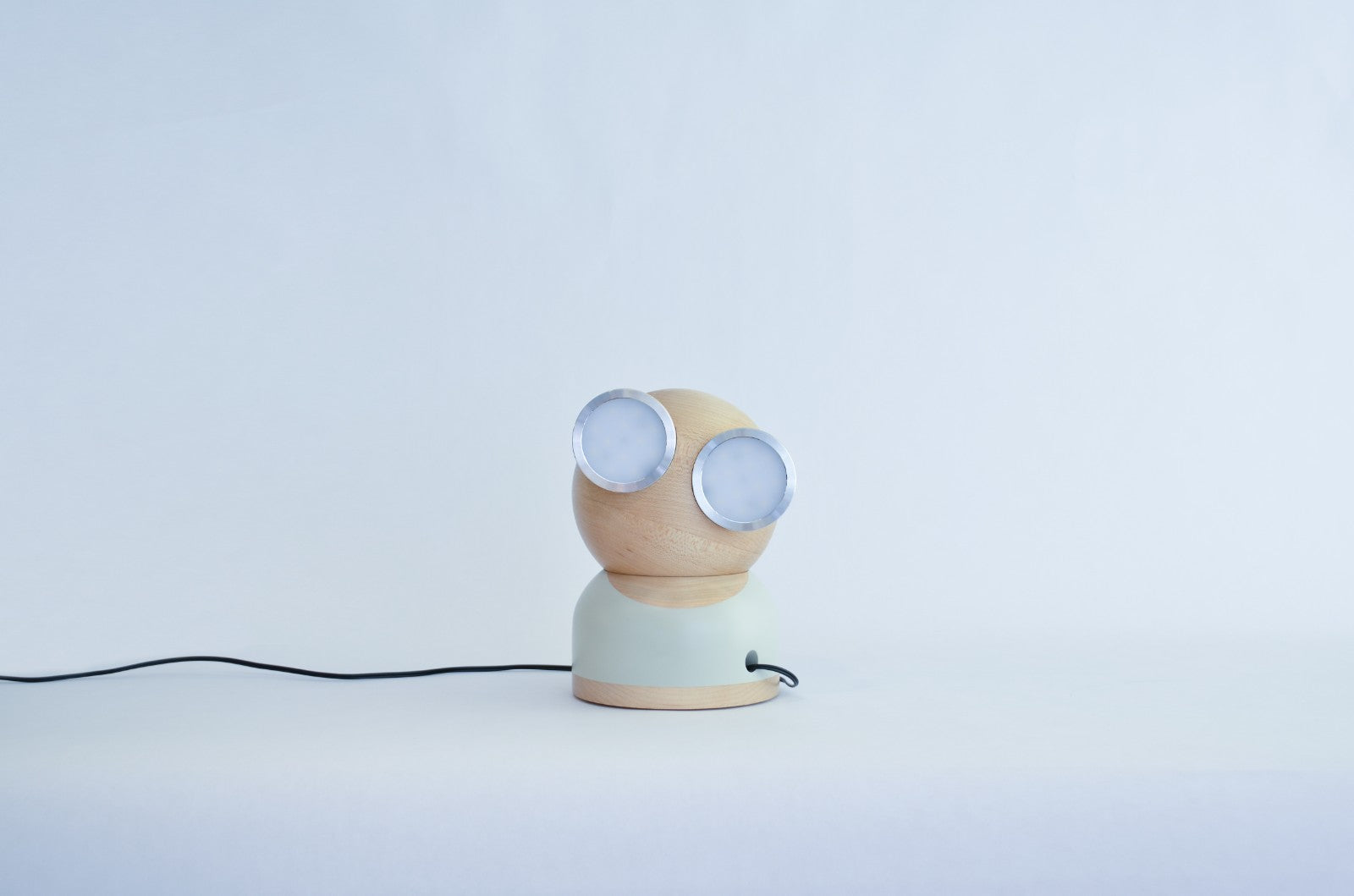Designnest® GoggleLamp |Mr Watt| Επιτραπέζιο Φωτιστικό από ξύλο σφενδάμου και αλουμίνιο με ρύθμιση φωτεινότητας αφής (red/wood)
