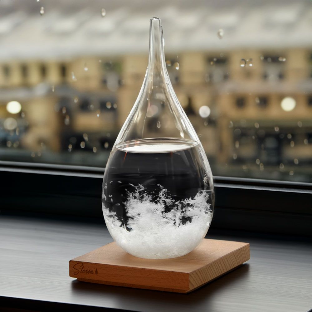 Storm Glass Drop Small – Μικρό Διακοσμητικό Βαρόμετρο σε Σχήμα Σταγόνας με Ξύλινη Βάση (13.5 cm)